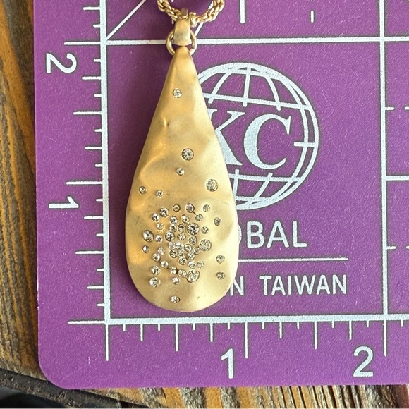 Lovely Satin Finish Gold Tone Teardrop Pendant Necklace With Rhinestone Accents - Picture 5 of 5